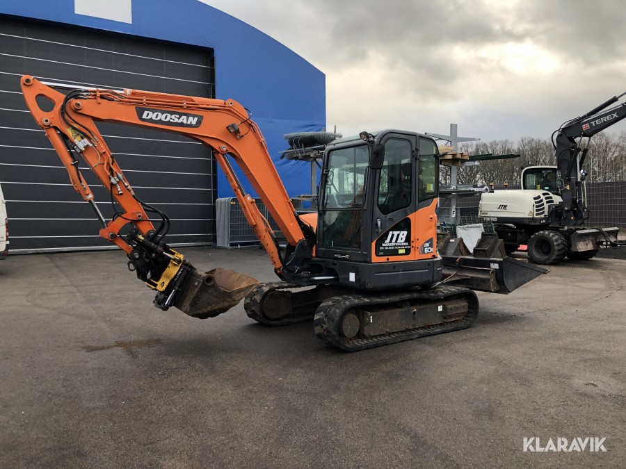 Bandgrävare Doosan med tiltrotator samt redskap