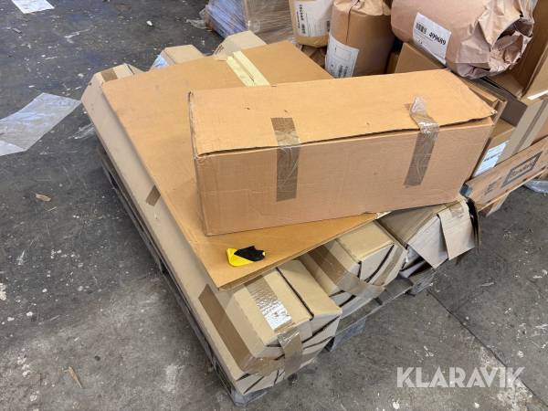 Parti med golvplåtar och skorstensrör