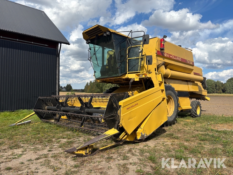 Skördetröska New Holland TX 32 15 fot