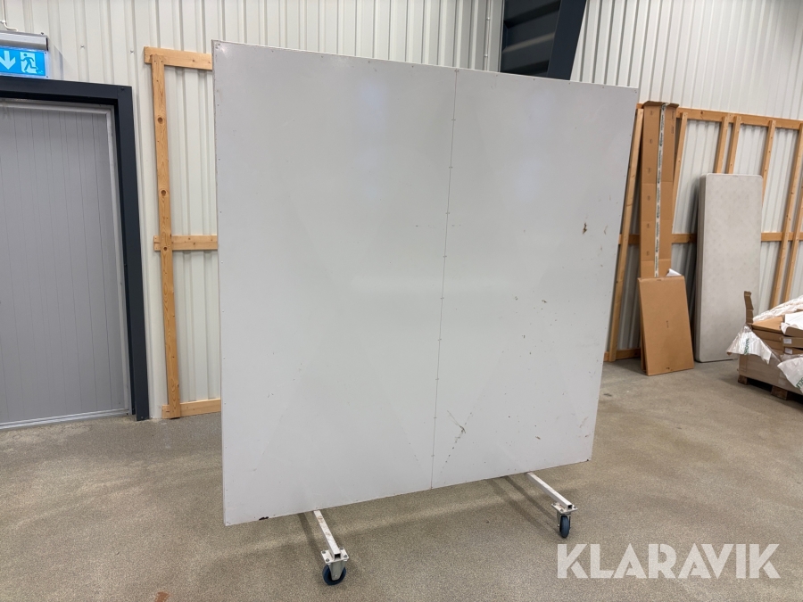 Plåtvägg på hjul/ stänkskydd