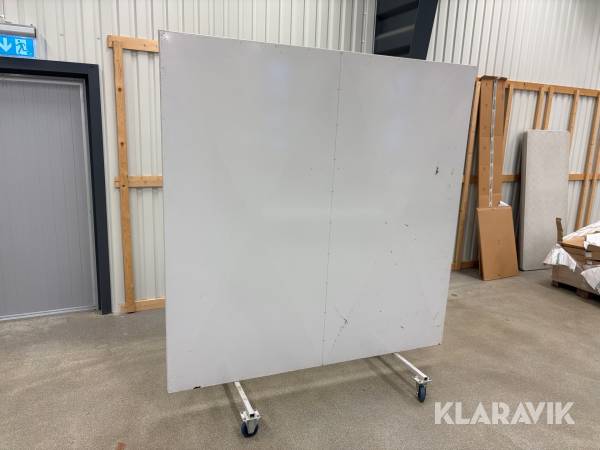 Plåtvägg på hjul/ stänkskydd