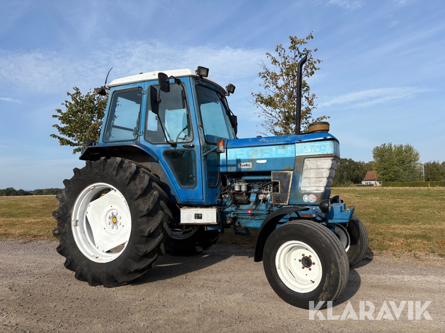 Traktor Ford 6710