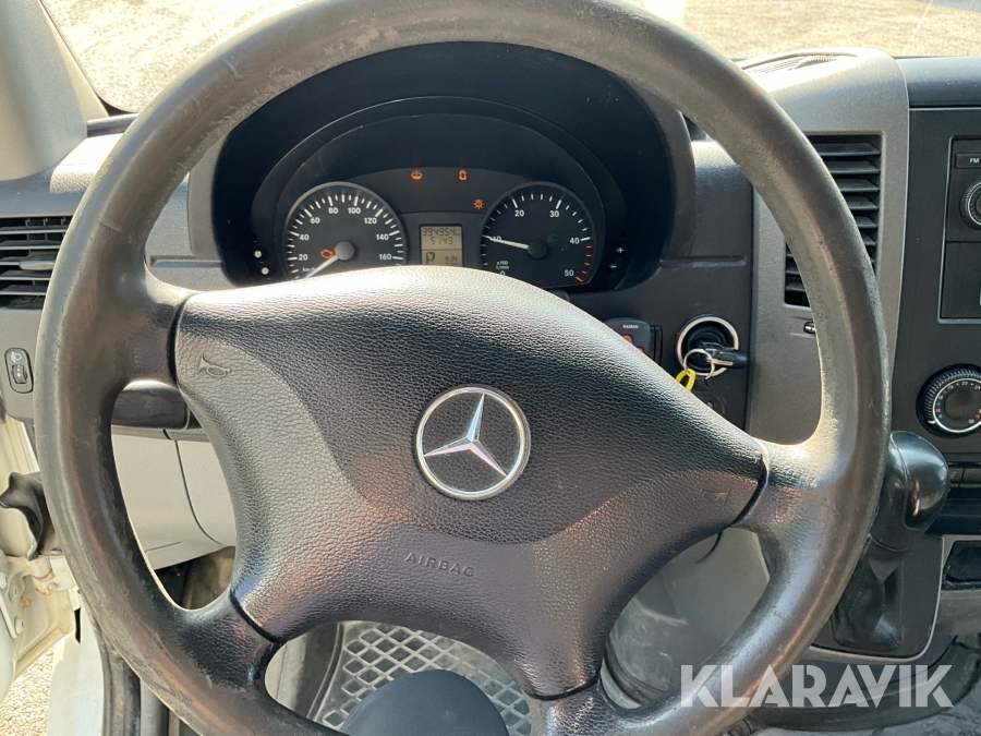 Skåpbil med bakgavellyft Mercedes-Benz Sprinter 315