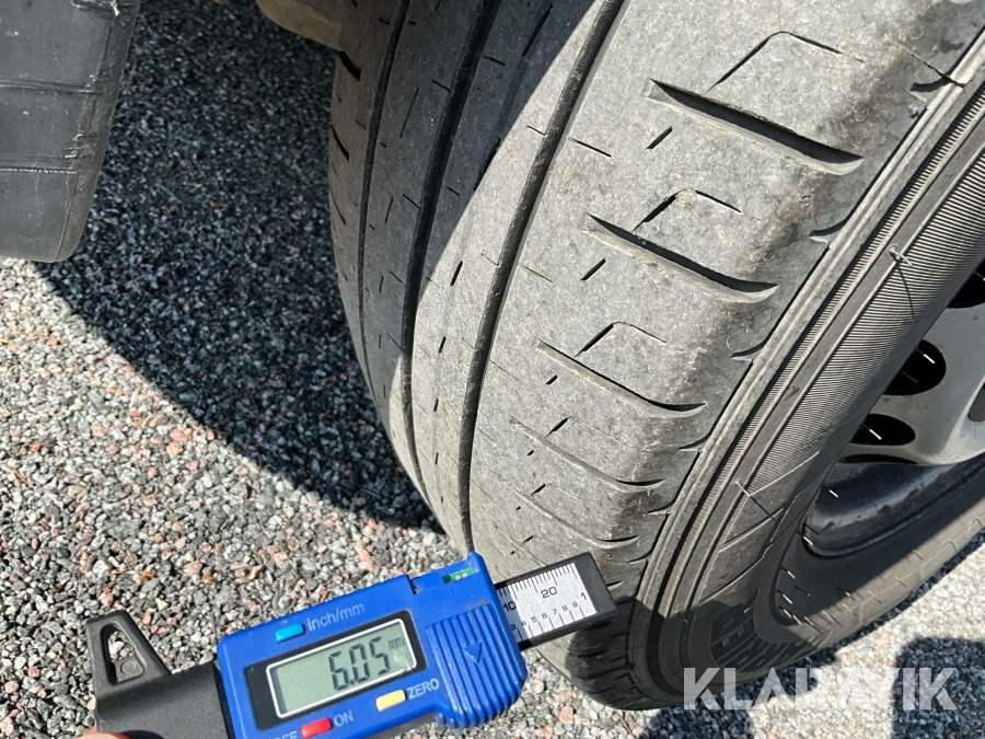 Skåpbil med bakgavellyft Mercedes-Benz Sprinter 315