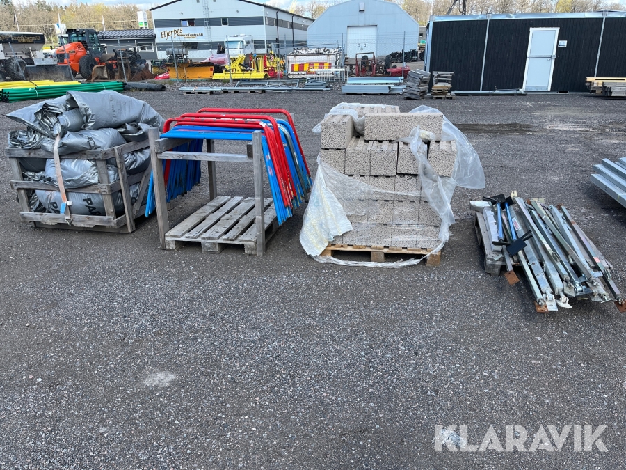 Gipsbockar med ställningar , isolering och stag