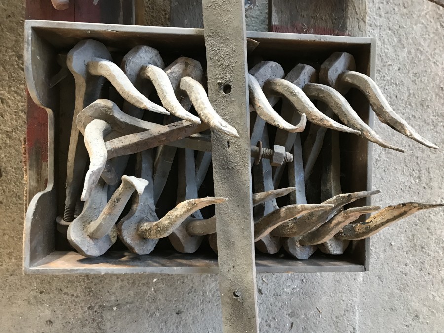 Äldre gångjärn ca 30 st