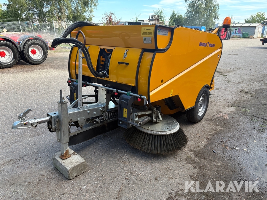 Sopmaskin Brodd Twiggy bogserad