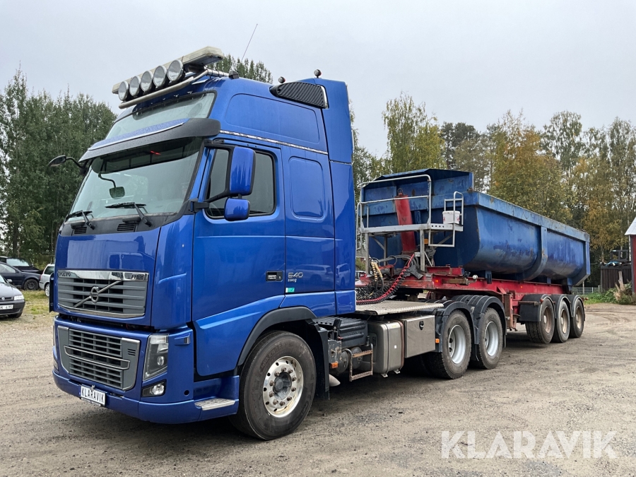 Dragbil Volvo FH16 med tipptrailer