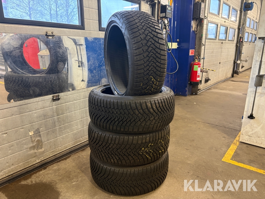 Vinterdäck Falken EuroWinter 215/40R17 4 st
