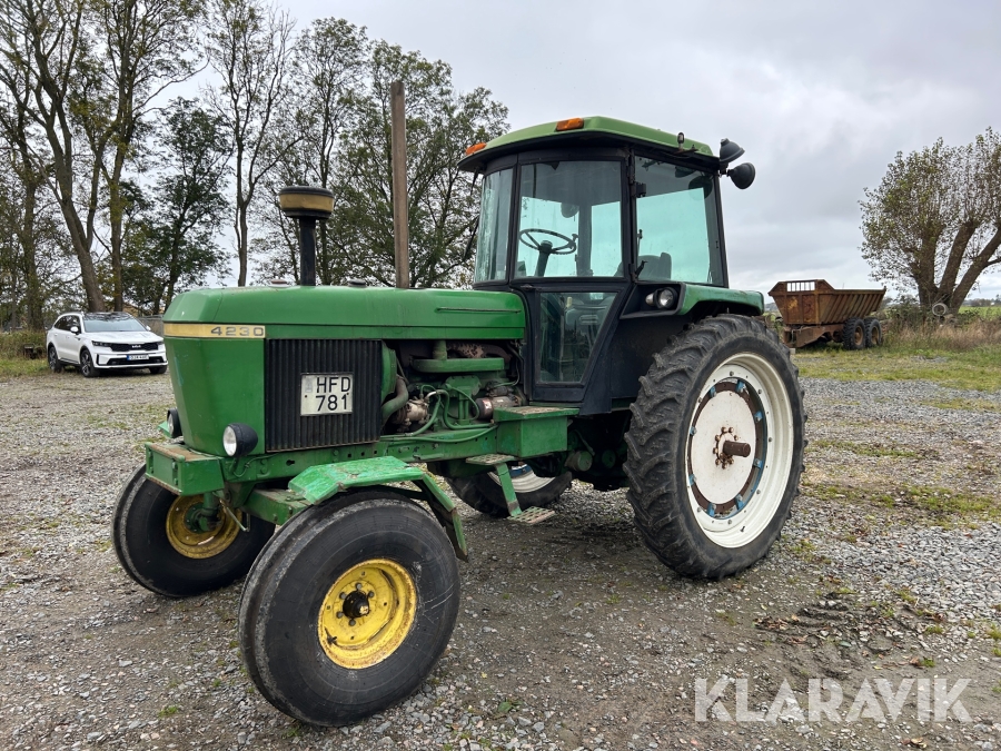 Traktor John Deere 4230