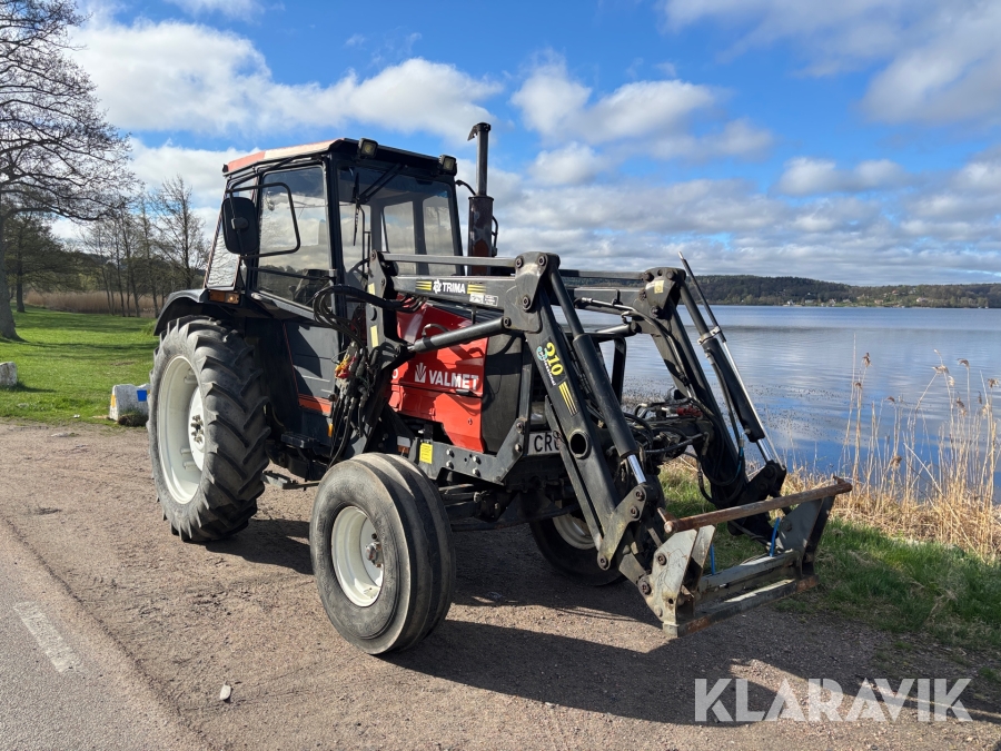 Traktor Valmet 305 med frontlastare och 4 redskap