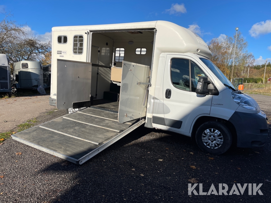 Hästlastbil Peugeot Boxer 2,2 HDI med 2 hästplatser