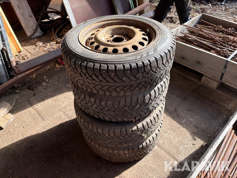  Vinterdäck Nordman 4 185/65R15 på fälg 4 st 