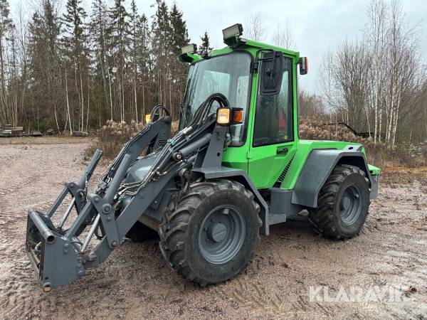 Redskapsbärare LM TRAC 585 med redskap