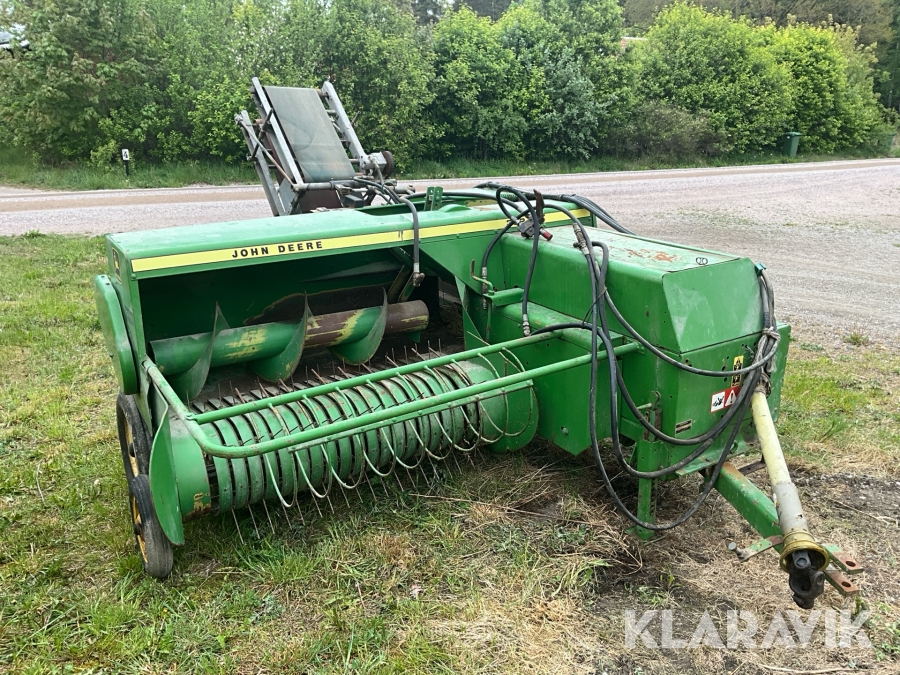 Balpress John Deere 332 med kastare
