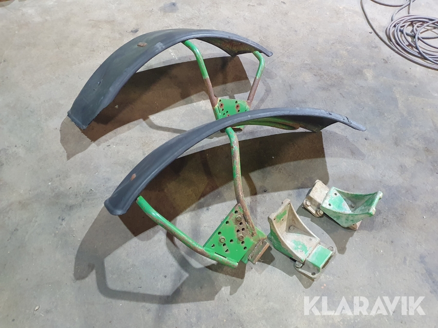 Framskärmar med fästen John Deere 2 st