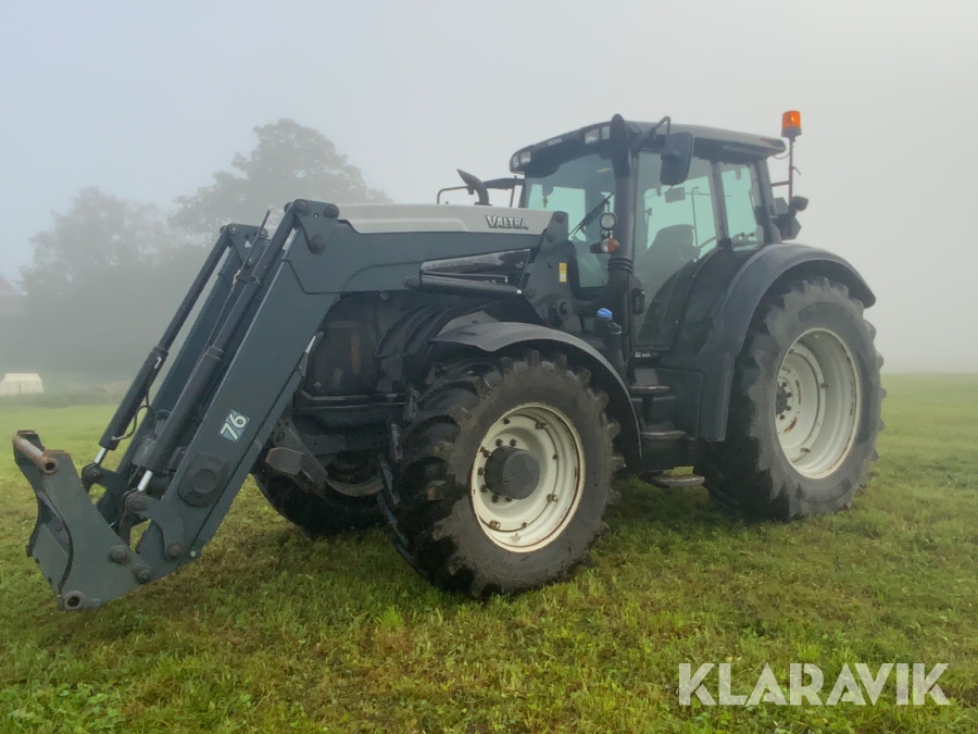 Traktor Valtra T213 Versu med lastare