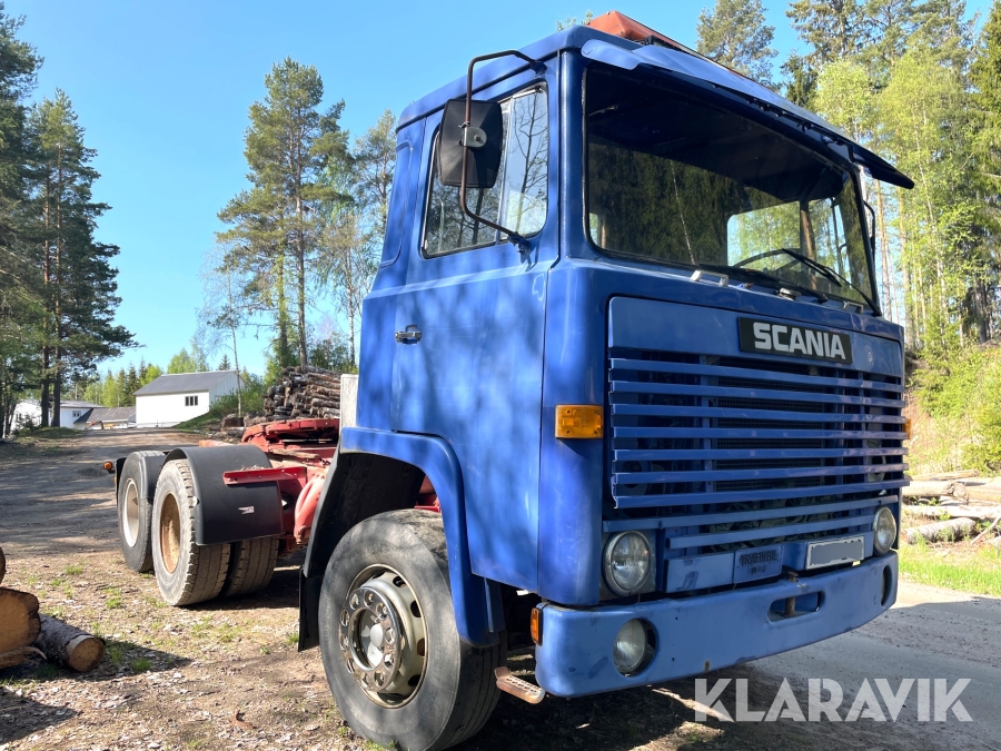 A-traktor Scania 110 med trailersläp