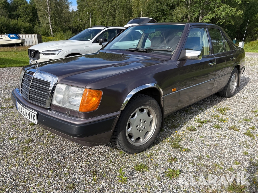Mercedes-Benz 200 E