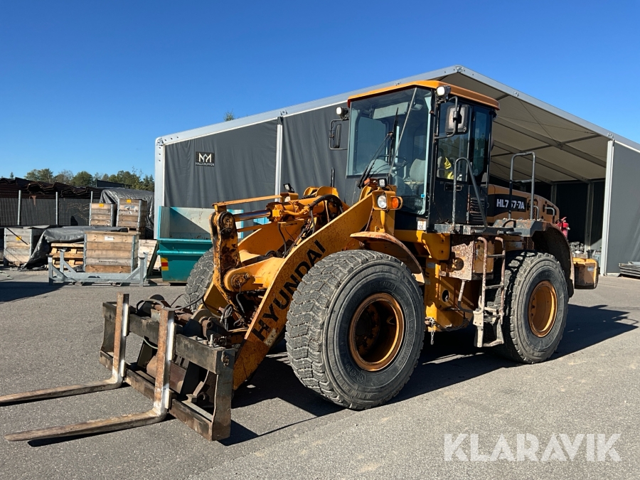 Hjullastare Hyundai HL757-7A med gafflar