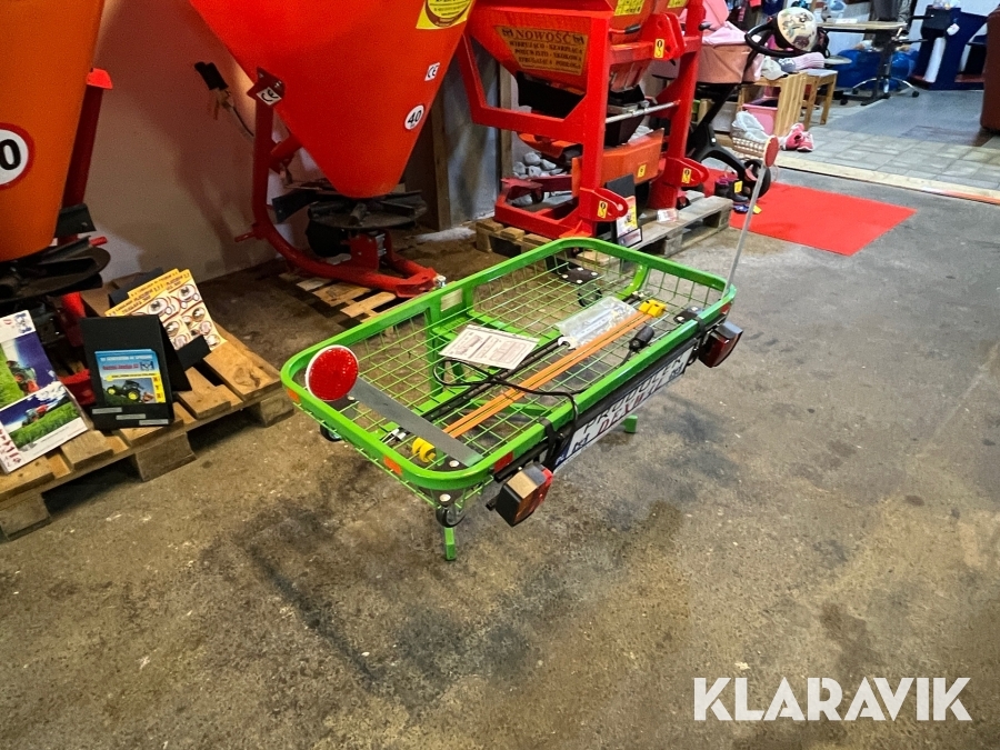 Lastkorg med hjul till dragkrok Dexwal Tragarz 300 med belysning.