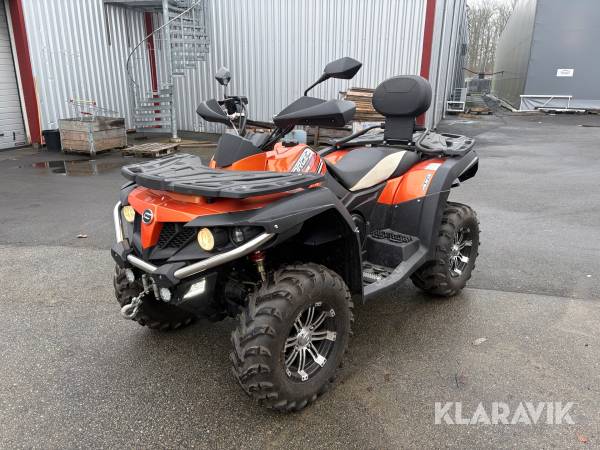 Fyrhjuling Cforce 550 EPS med snöplog