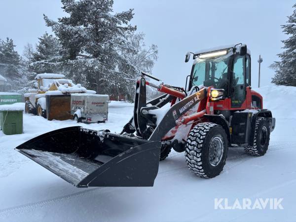 Hjullastare Manitech 5.5 Advanced med flera redskap