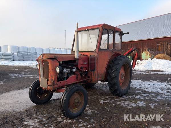 Traktor Volvo BM 400 Buster med slåtterbalk