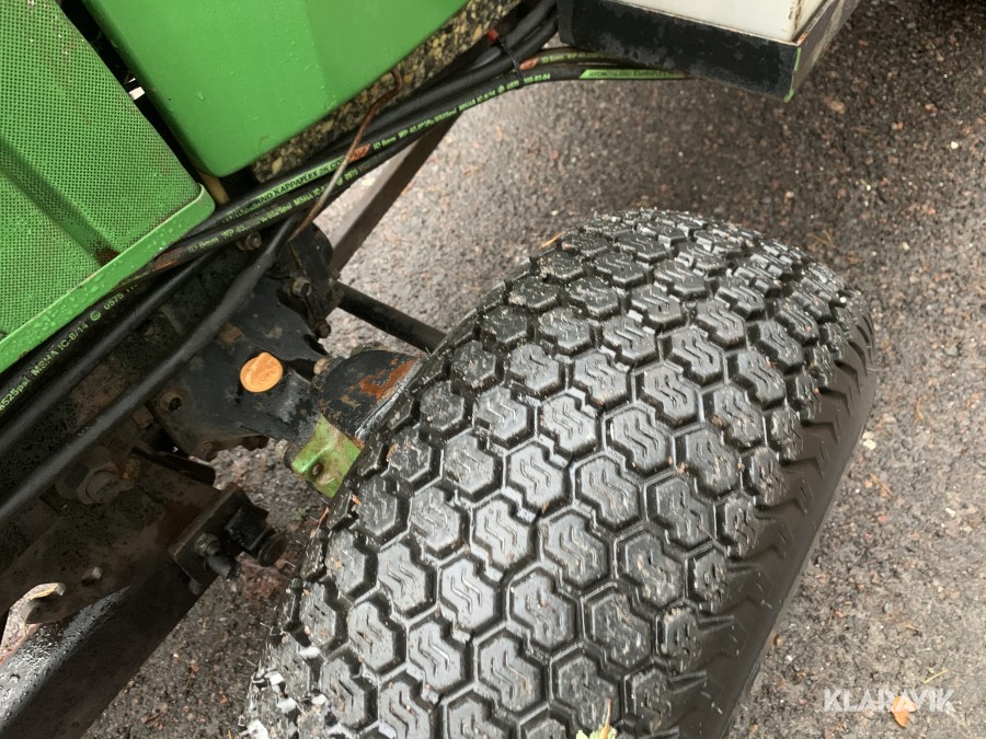 Redskapsbärare John Deere 855 4wd med redskap