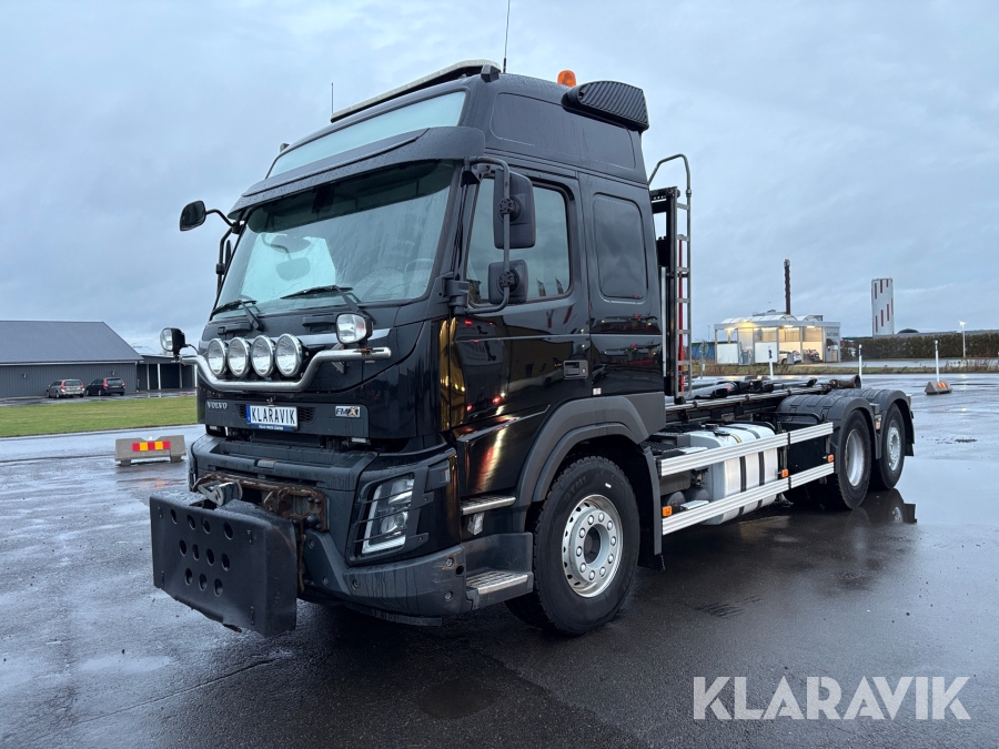 Lastväxlare Volvo FMX 480 med plogutsrustning