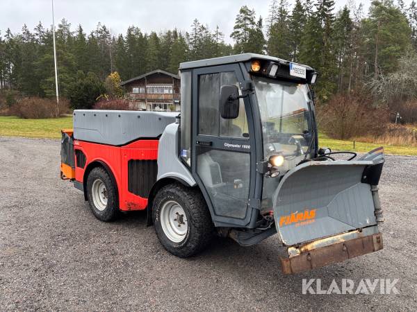 Redskapsbärare Hako Citymaster 1600 med redskap