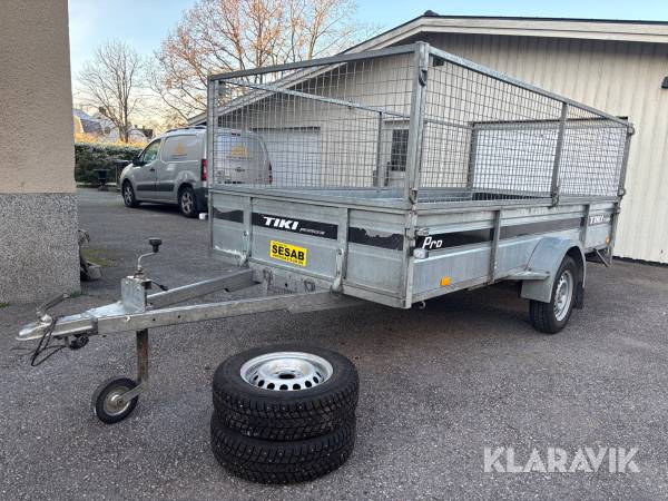 Personbilssläp Tiki Cp350-lh med tipp och gallersats