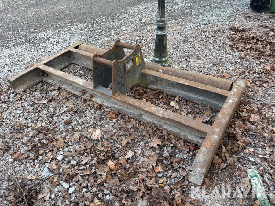 Planeringsbalk Verkstads AB med s40 fäste