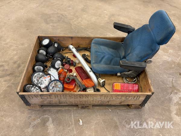 Blandpall med fordonsdelar och tillbehör