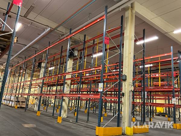 Pallstallage 90 sektioner ca 950 pallplatser. Rack 83