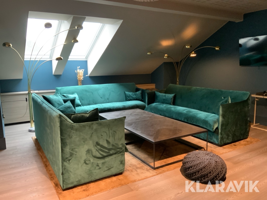 Soffgrupp med lampor och bord Homline