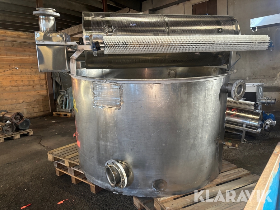 Smutsavskiljare med vattentank