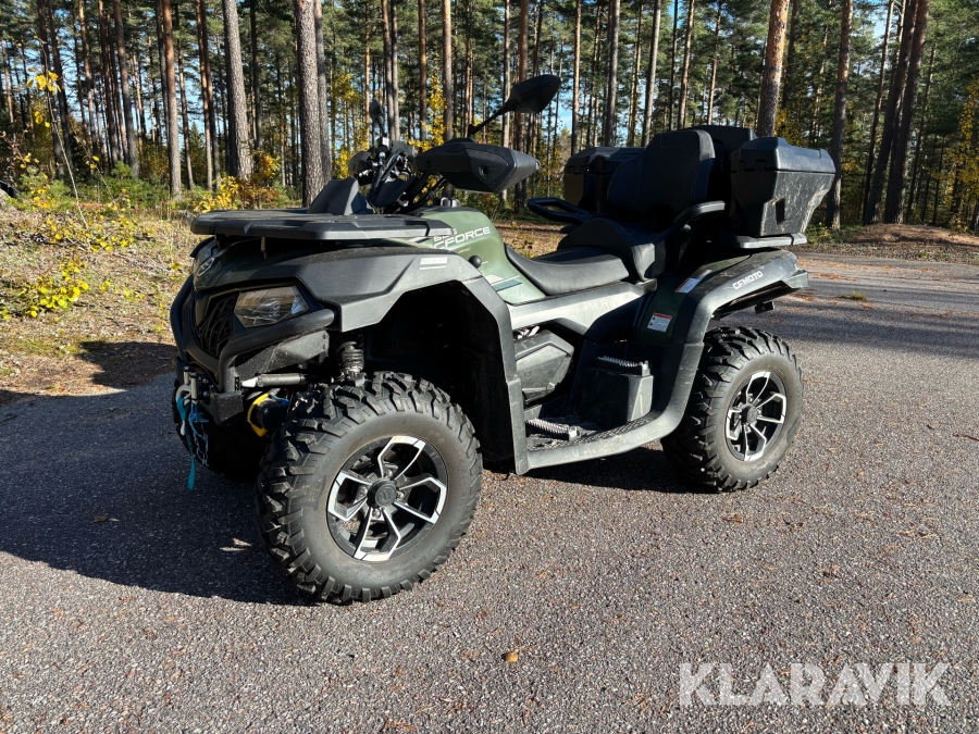 Fyrhjuling Cforce 625 Touring med plogblad