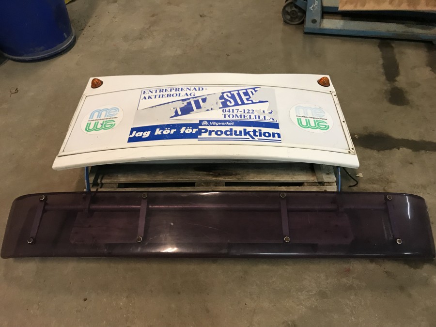 Takskylt och solskydd till lastbil