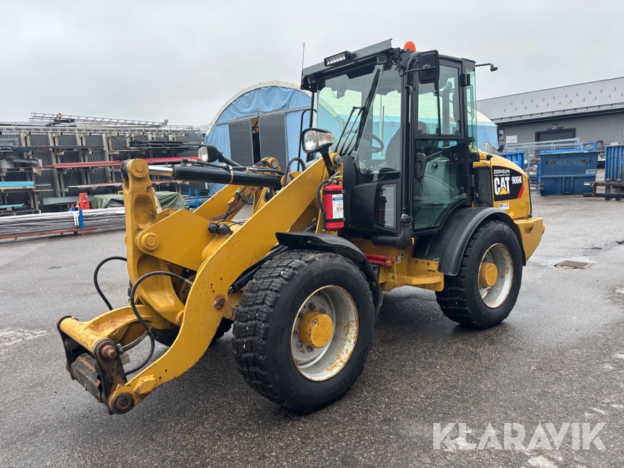 Hjullastare CAT 906M med redskap