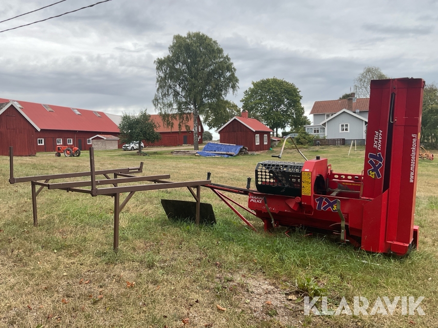 Vedmaskin Hakki Pilke 1X37 traktordriven med stockbord