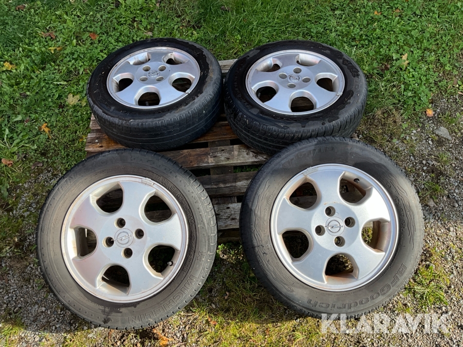 Däck BFGoodrich Och Michelin 195/60R15 , 4 st.