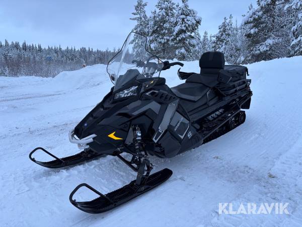 Snöskoter Polaris Titan S4