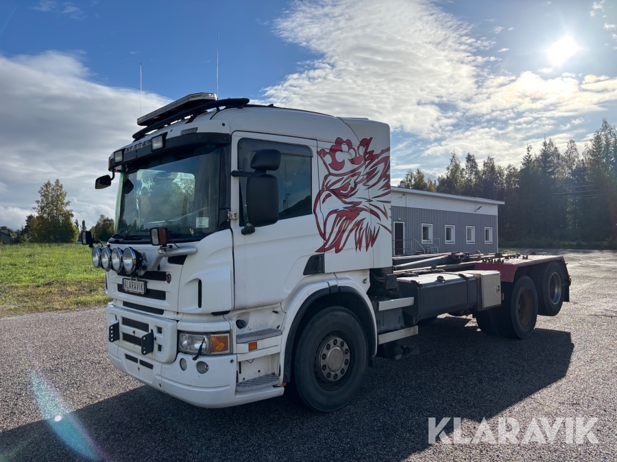 Lastväxlare Scania P420 med plogutrustning