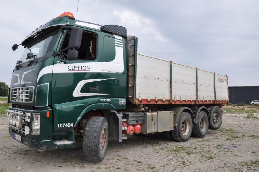Tridem tippbil Volvo FH12