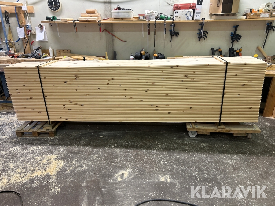 Råspontsluckor räfflade 23x525x3600 fura