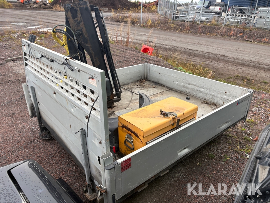 Flak med teleskopkran Hiab 008