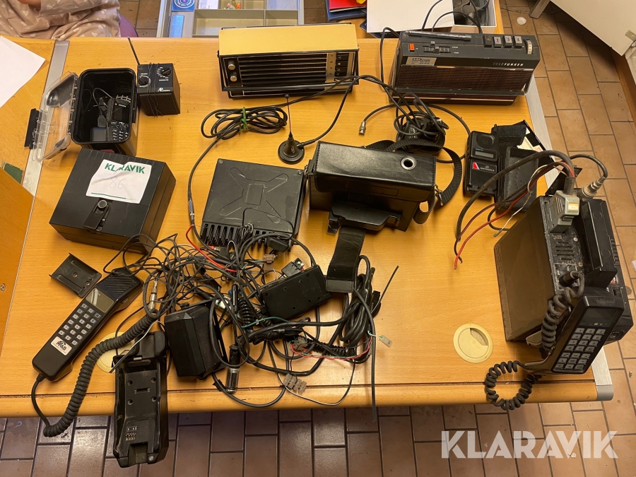 Retro telefoner och radio