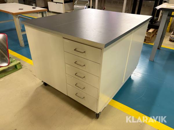 Arbetsbänk på hjul