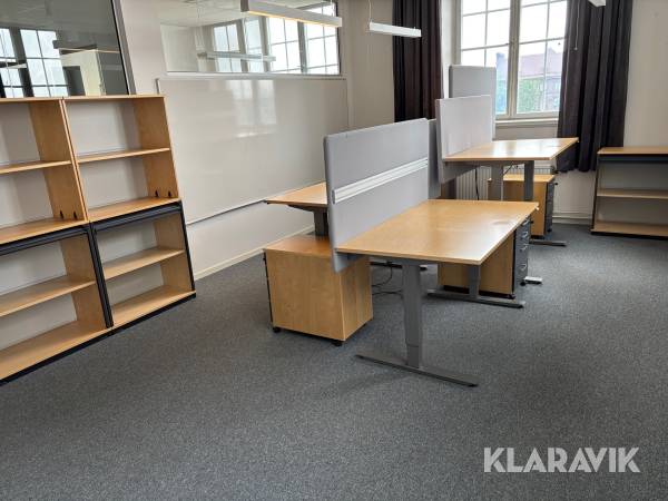 Skrivbord och hurtsar och skåp Kinnarps 4st  arbetsplatser